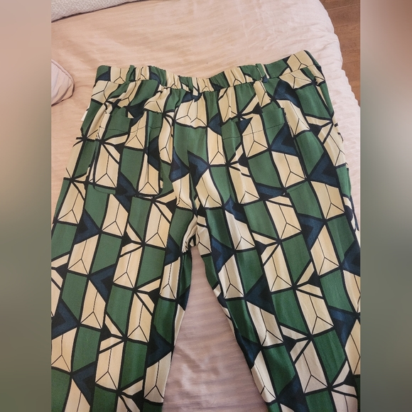 Zara Pants - Picture 2 of 3